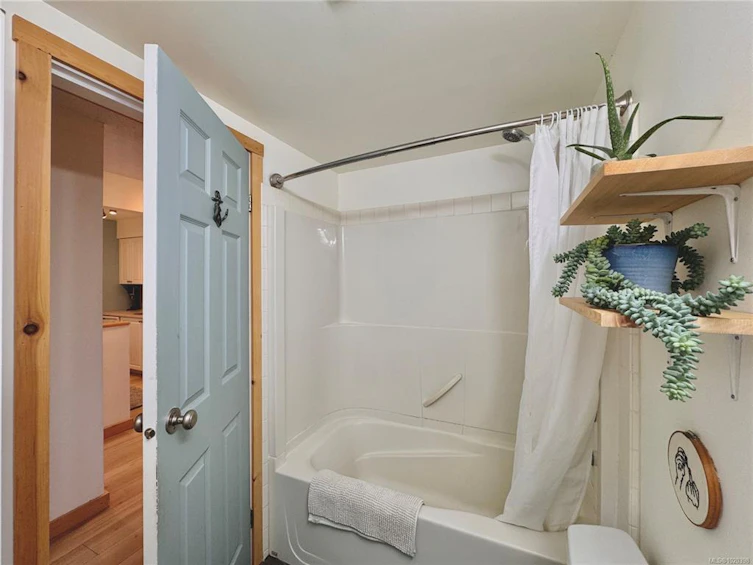 203-250 Hemlock Street, Ucluelet, BC, V0R 3A0 - 17