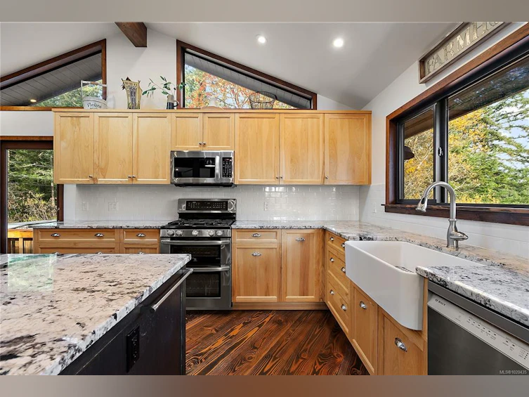 235 Hartland Avenue, Saanich, BC, V9E 1L7 - 4
