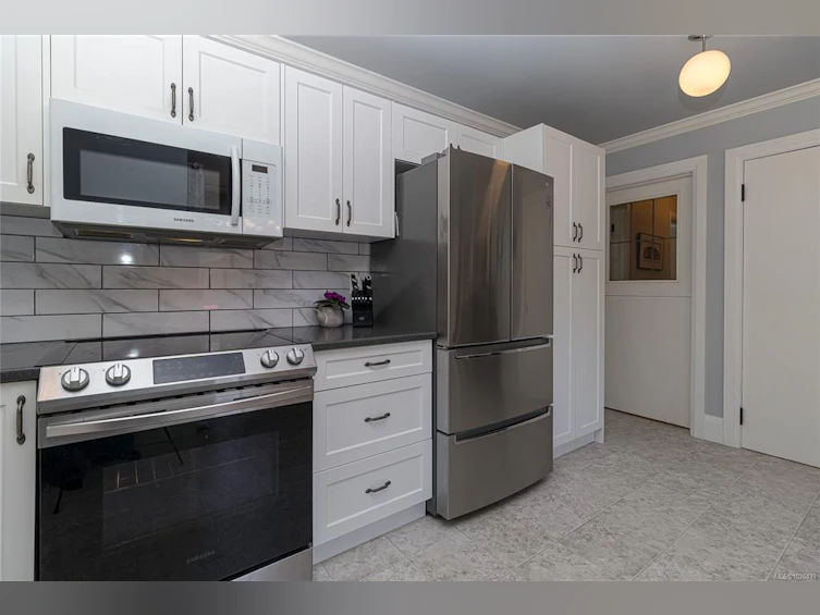 932 Tattersall Drive, Saanich, BC, V8X 2W9 - 4