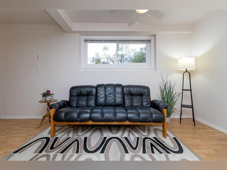 932 Tattersall Drive, Saanich, BC, V8X 2W9 - 25