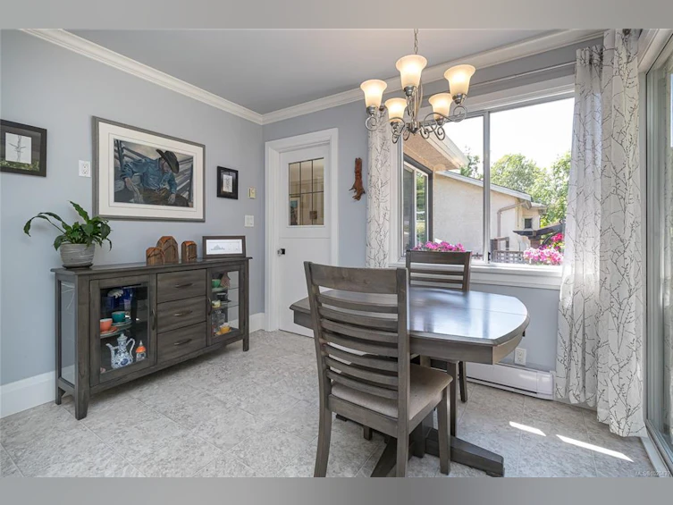 932 Tattersall Drive, Saanich, BC, V8X 2W9 - 7