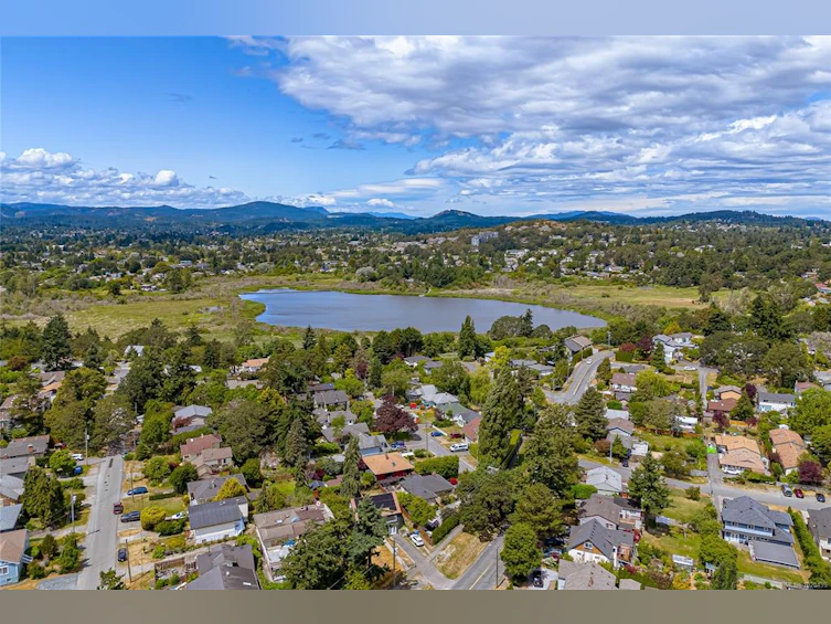 932 Tattersall Drive, Saanich, BC, V8X 2W9 - 45