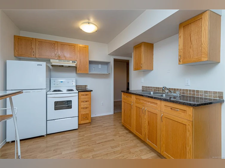 932 Tattersall Drive, Saanich, BC, V8X 2W9 - 22