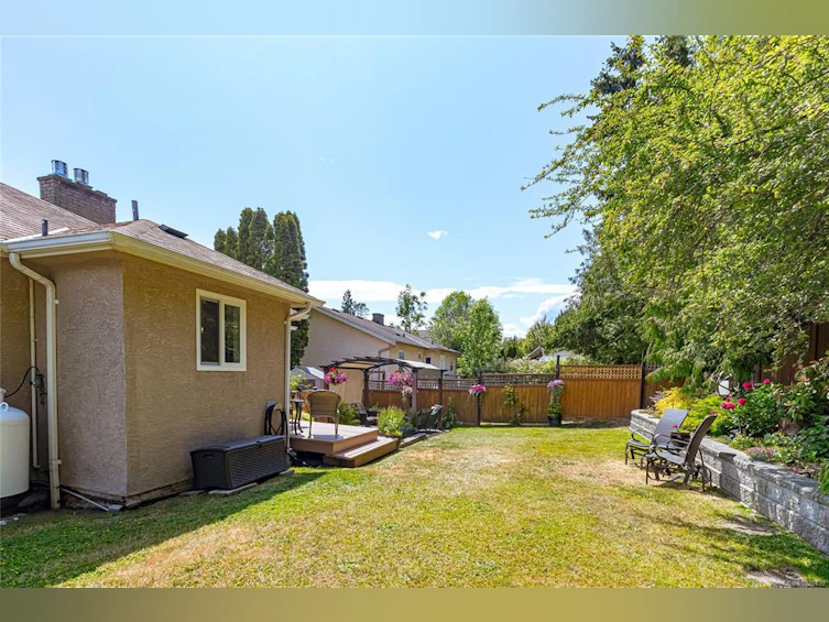 932 Tattersall Drive, Saanich, BC, V8X 2W9 - 38