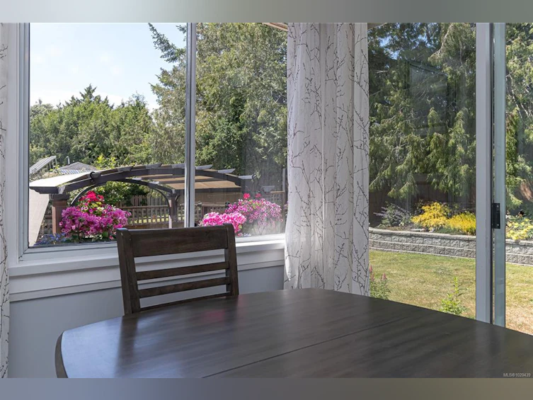 932 Tattersall Drive, Saanich, BC, V8X 2W9 - 8