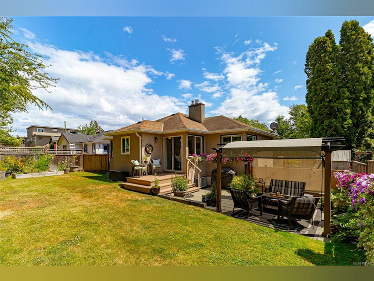 932 Tattersall Drive, Saanich, BC, V8X 2W9 - 35