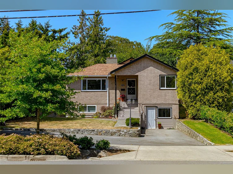 932 Tattersall Drive, Saanich, BC, V8X 2W9 - 2