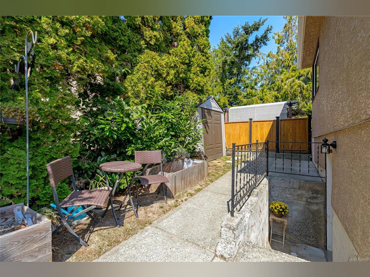 932 Tattersall Drive, Saanich, BC, V8X 2W9 - 21