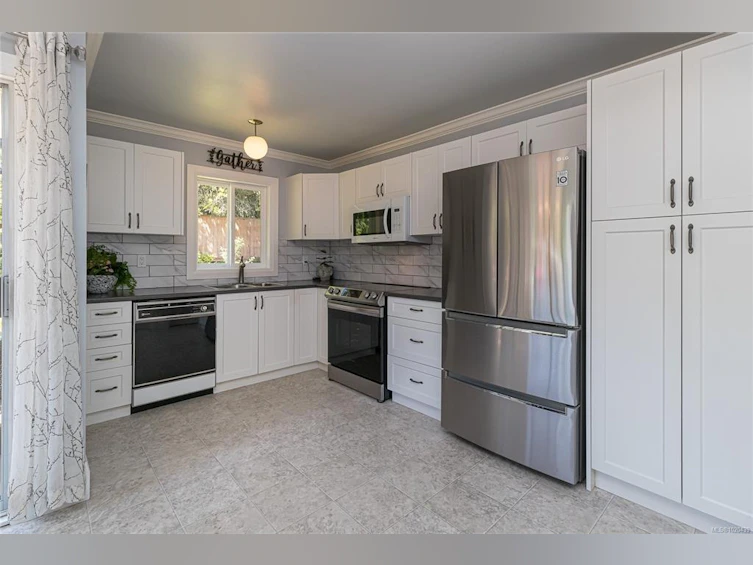932 Tattersall Drive, Saanich, BC, V8X 2W9 - 5
