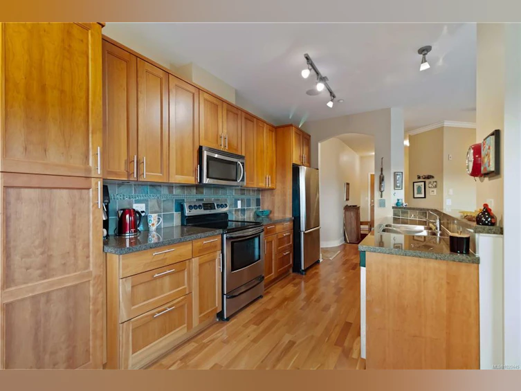201-10520 Mcdonald Park Road, North Saanich, BC, V8L 0A3 - 14