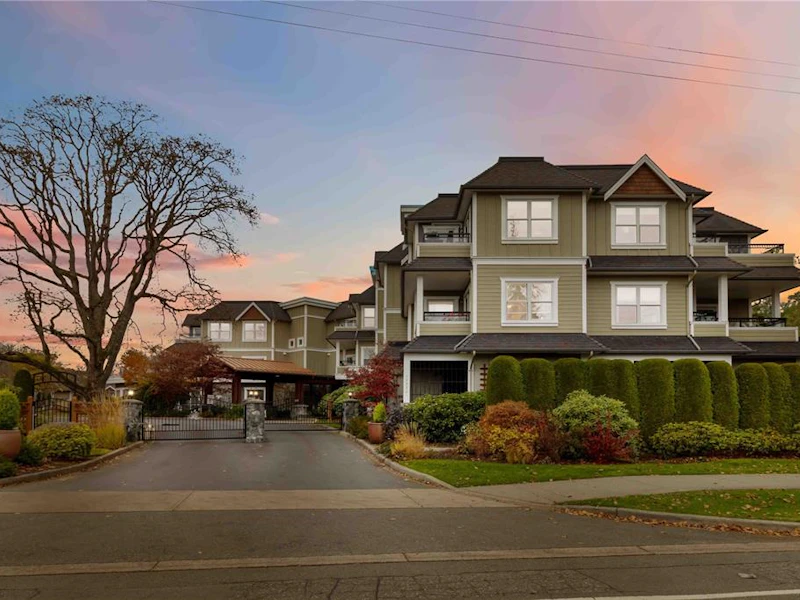 201 - 10520 Mcdonald Park Road, North Saanich BC V8L 0A3