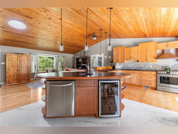 777 Salsbury Road, Courtenay, BC, V9N 9M2 - 7
