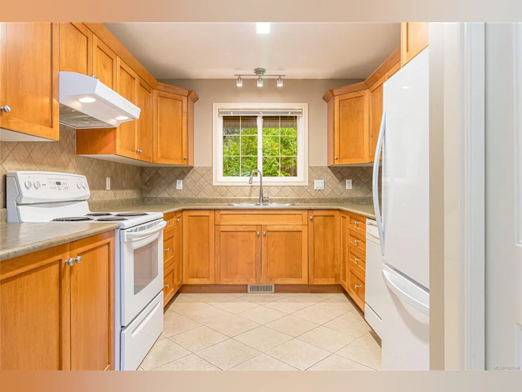 185 Huson Road, Qualicum Beach, BC, V9K 2A2 - 7