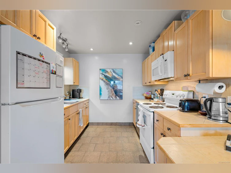 4012 Rainbow Street, Saanich, BC, V8X 2A8 - 43