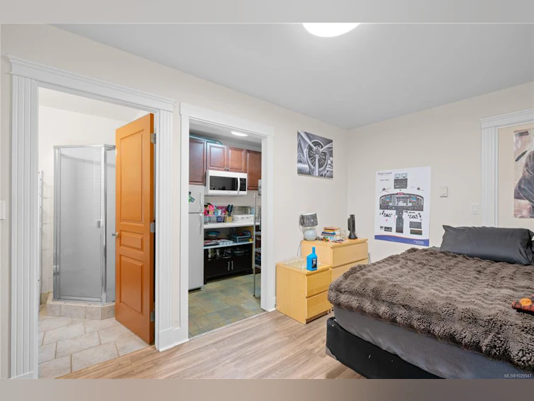 4012 Rainbow Street, Saanich, BC, V8X 2A8 - 52