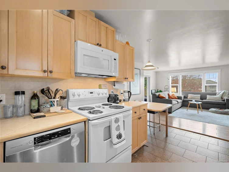 4012 Rainbow Street, Saanich, BC, V8X 2A8 - 45