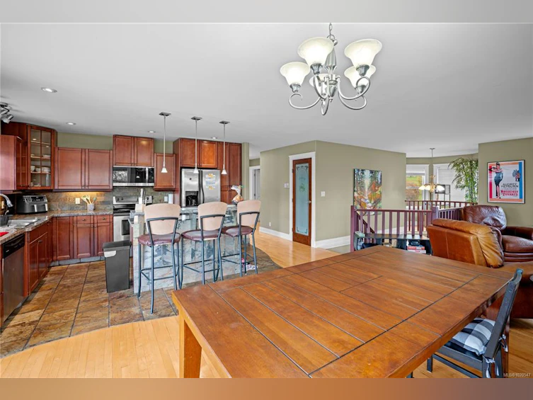 4012 Rainbow Street, Saanich, BC, V8X 2A8 - 11