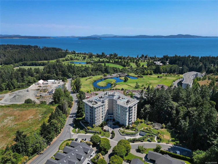403-5388 Hill Rise Terrace, Saanich, BC, V8Y 3K3 - 43