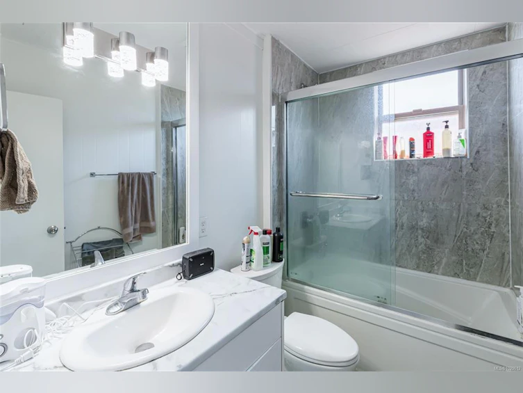 18 S Gillespie Street, Nanaimo, BC, V9R 4Y3 - 19