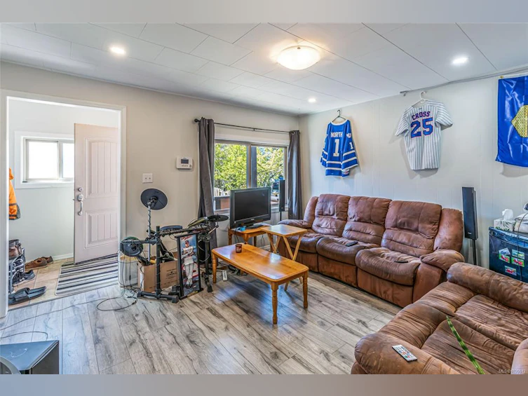 18 S Gillespie Street, Nanaimo, BC, V9R 4Y3 - 11