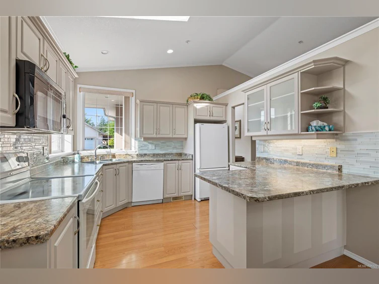 6144 Saturna Avenue, Nanaimo, BC, V9V 1S8 - 4
