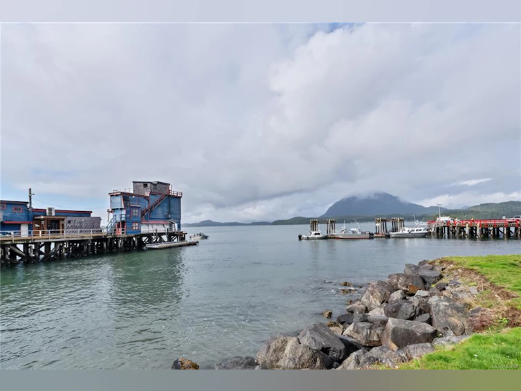 103-230 Main Street, Tofino, BC, V0R 2Z0 - 2