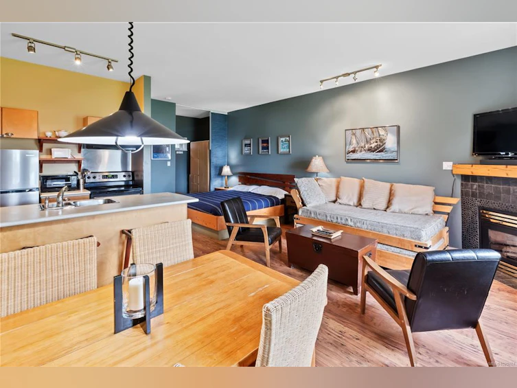 103-230 Main Street, Tofino, BC, V0R 2Z0 - 12