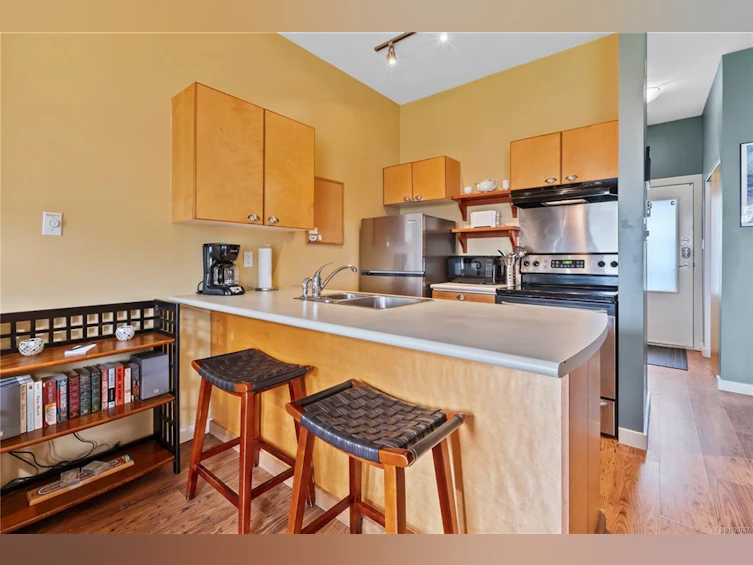 103-230 Main Street, Tofino, BC, V0R 2Z0 - 5