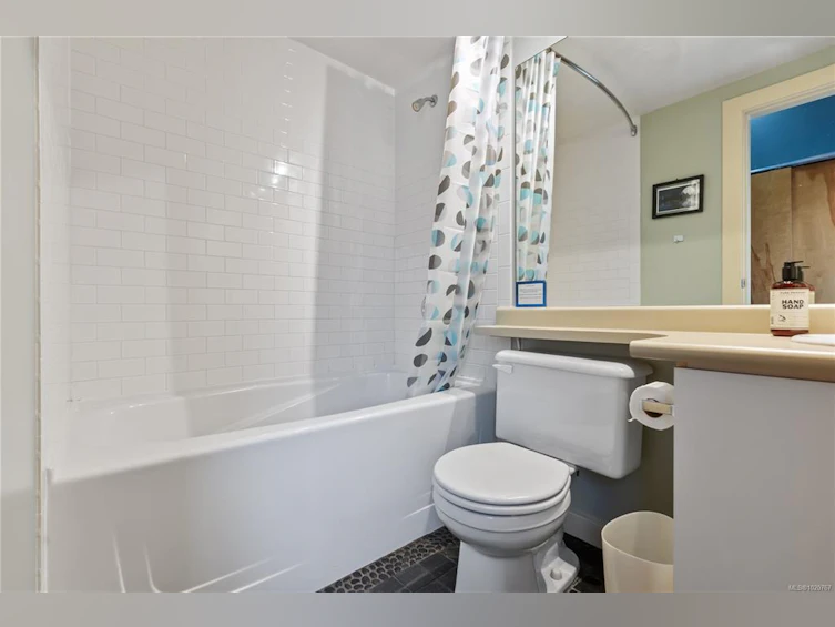 103-230 Main Street, Tofino, BC, V0R 2Z0 - 16