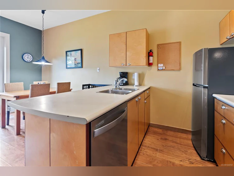 103-230 Main Street, Tofino, BC, V0R 2Z0 - 14