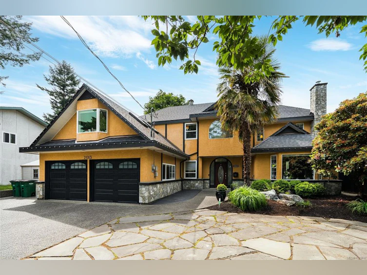 2013 Ferndale Road, Saanich, BC, V8N 2Y4
