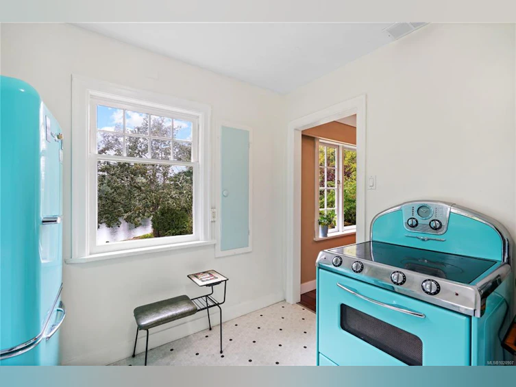 2868 Glenwood Avenue, Saanich, BC, V9A 2A2 - 33