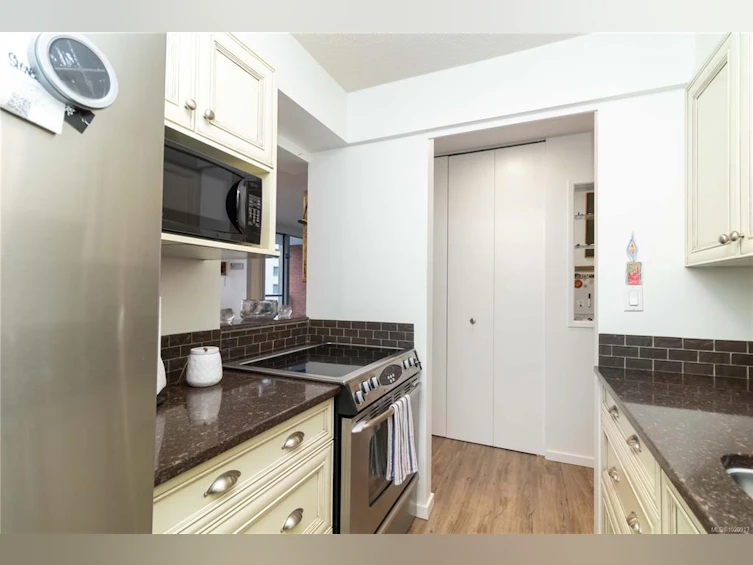 206-327 Maitland Street, Victoria, BC, V9A 7G7 - 12