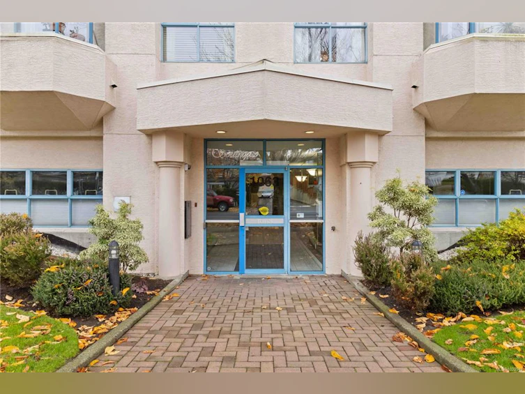 404-1063 Southgate Street, Victoria, BC, V8V 2Z1 - 2