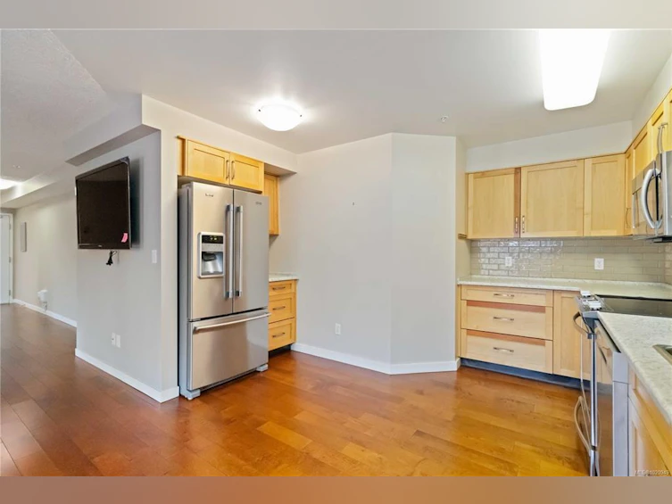 404-1063 Southgate Street, Victoria, BC, V8V 2Z1 - 11