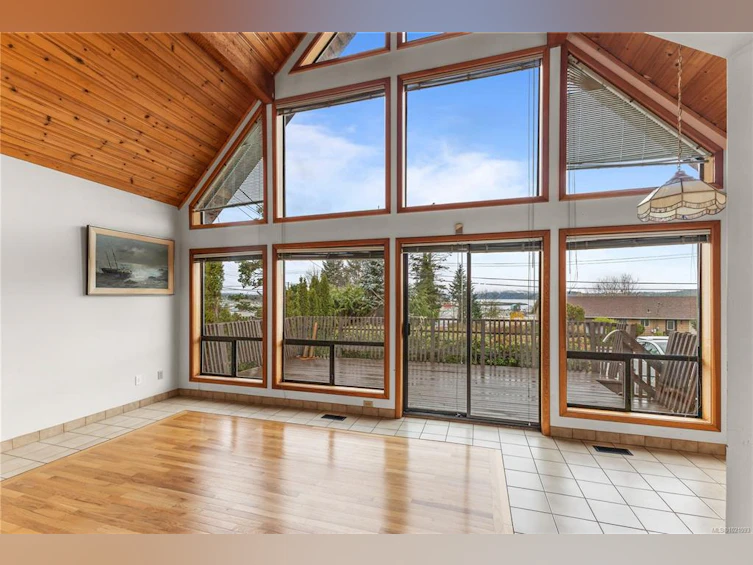 137 9th Avenue, Campbell River, BC, V9W 4B3 - 3