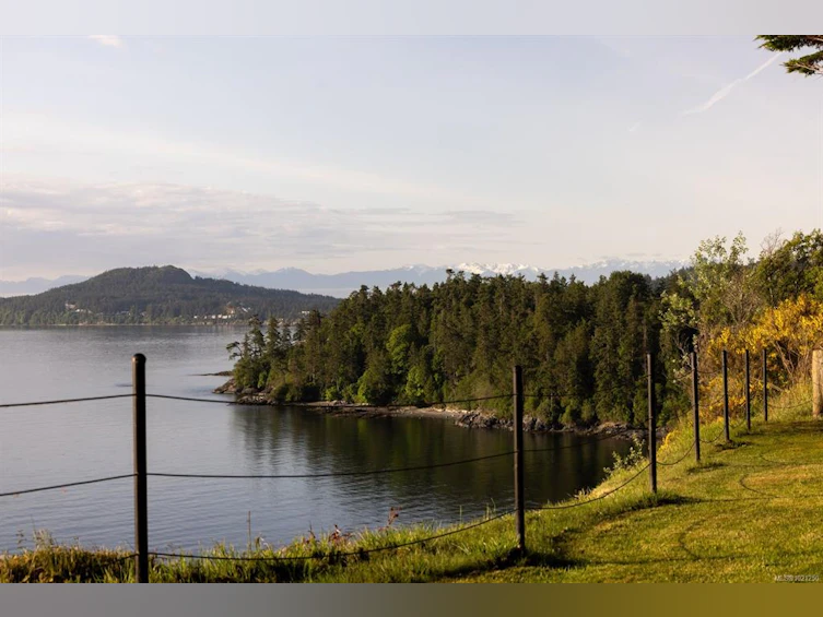 3300 Livesay Road, Central Saanich, BC, V8M 1W7 - 37