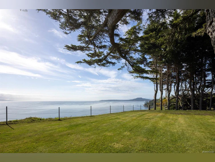 3300 Livesay Road, Central Saanich, BC, V8M 1W7 - 35