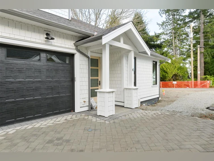 2-5032 Wesley Road, Saanich, BC, V8Y 1Z4