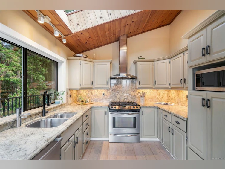 2358 Chain Way, Nanoose, BC, V9P 9G2 - 4