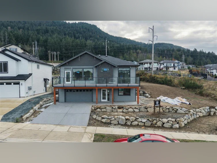 425 Colonia Drive, Ladysmith, BC, V9G 0B8 - 3
