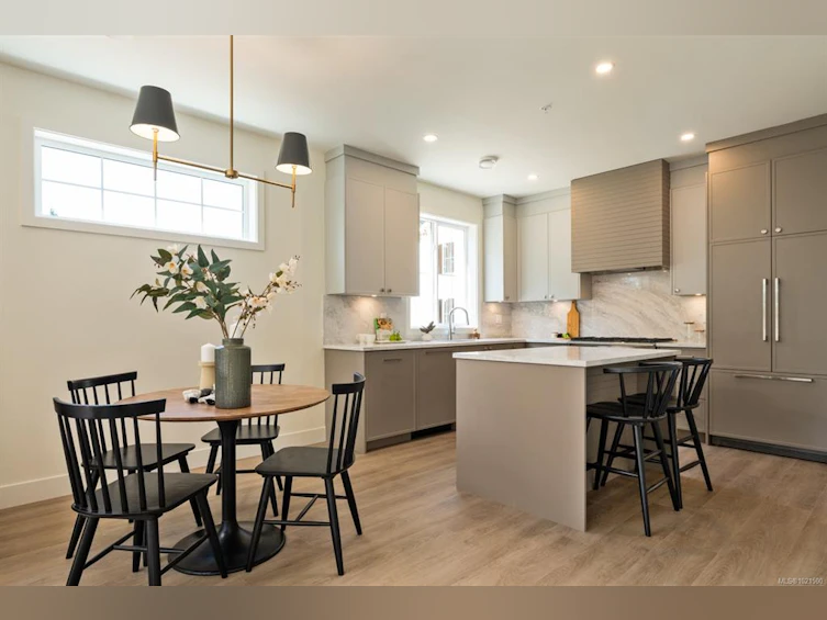 204-2770 Vantilburg Crescent, Langford, BC, V9B 3K4 - 3
