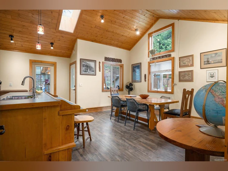 3271 South Road, Gabriola Island, BC, V0R 1X7 - 3