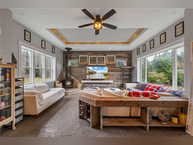 3805 Kriscott Road, Hilliers, BC, V9K 1V5 - 2