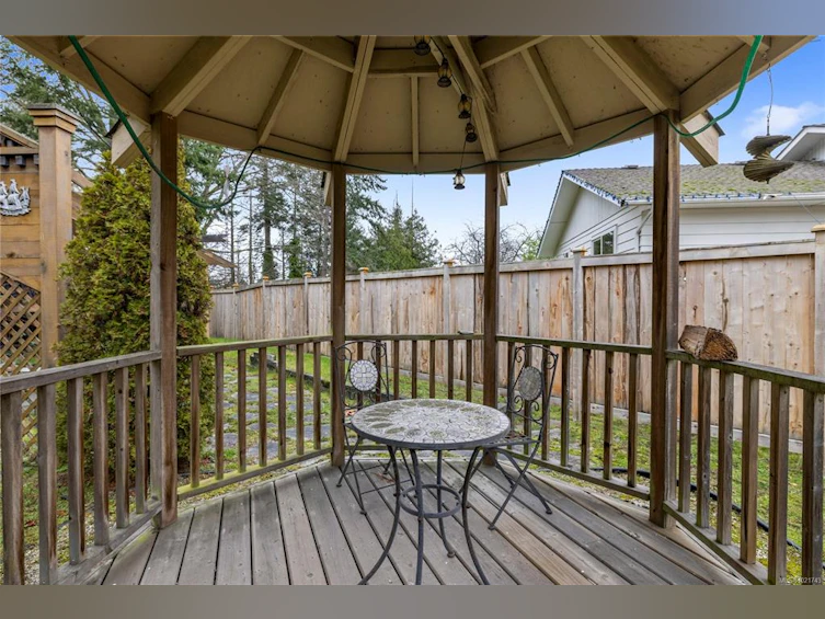 930 Mulholland Drive, French Creek, BC, V9P 1Z4 - 29