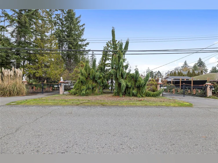 930 Mulholland Drive, French Creek, BC, V9P 1Z4 - 38