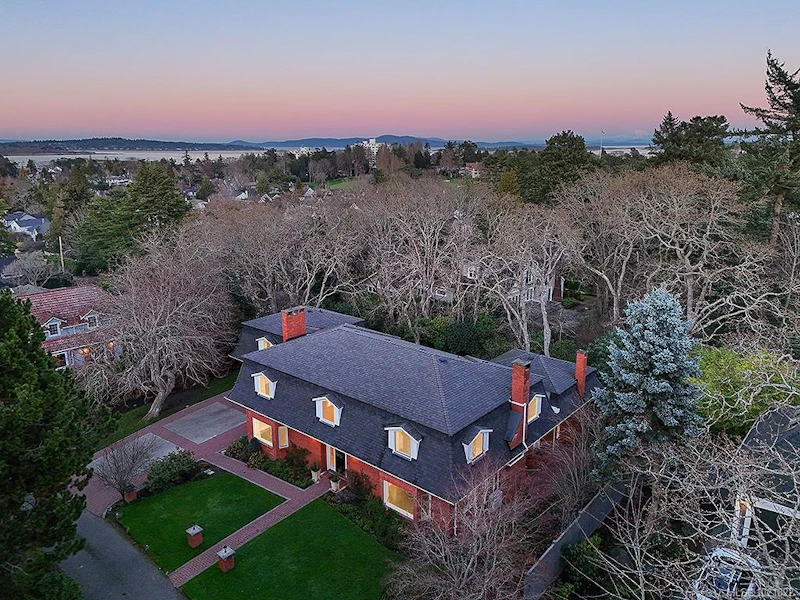 611 Island Road, Oak Bay BC V8S 2T7