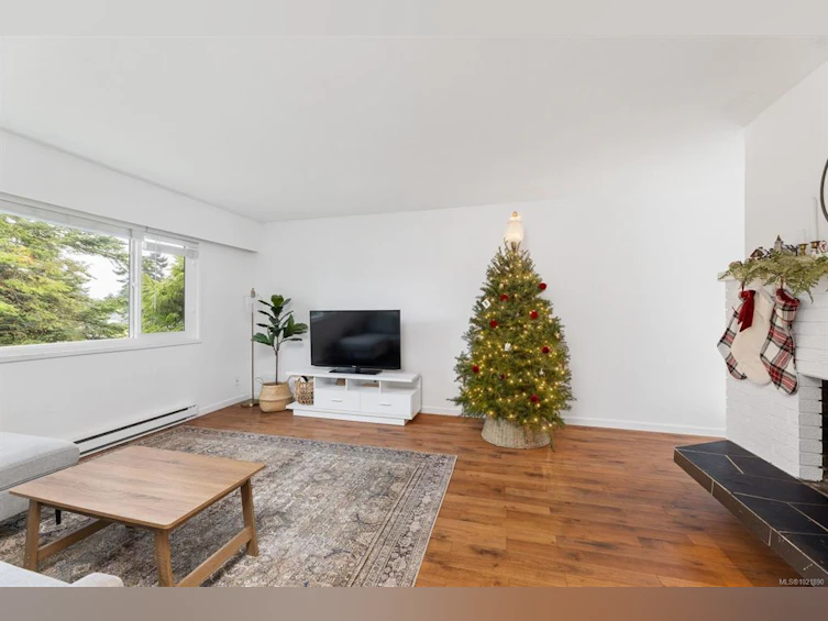 492 Meredith Crescent, Saanich, BC, V8Z 1Z3 - 2