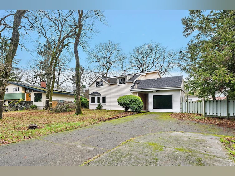 1826 Cedar Hill Cross Road, Saanich, BC, V8P 2R4 - 3