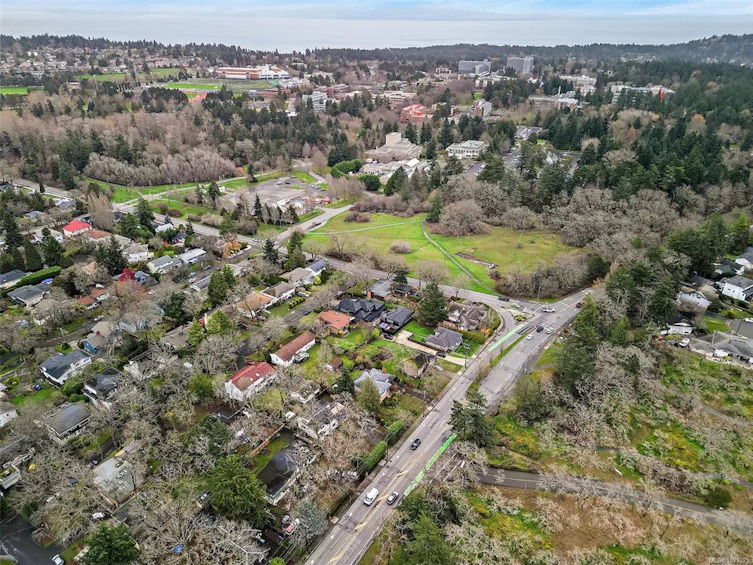 1826 Cedar Hill Cross Road, Saanich, BC, V8P 2R4 - 7